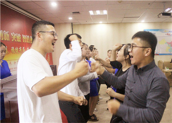 相互打氣加油，這就易視界團(tuán)隊(duì)精神
