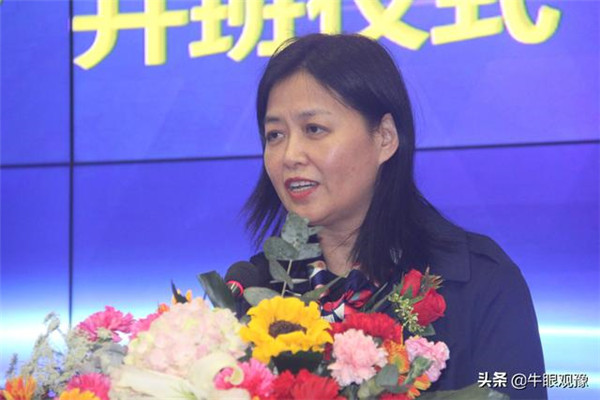 河南經(jīng)貿(mào)職業(yè)學(xué)院副校長成光琳上臺(tái)致辭
