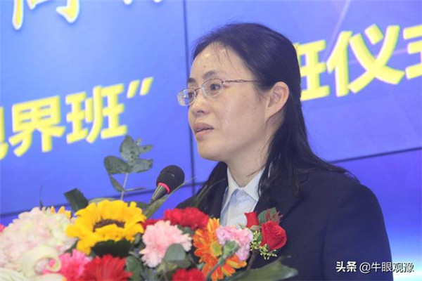 河南經(jīng)貿(mào)職業(yè)學(xué)院會(huì)計(jì)學(xué)院院長侯小坤上臺(tái)講話