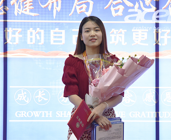 7月表現優(yōu)秀的小伙伴上臺領獎